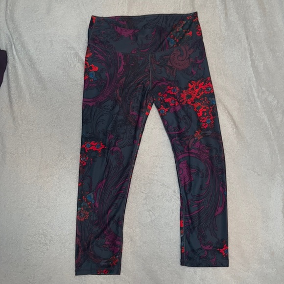 Fabletics Athleisure Top + Legging Set - Picture 5 of 8